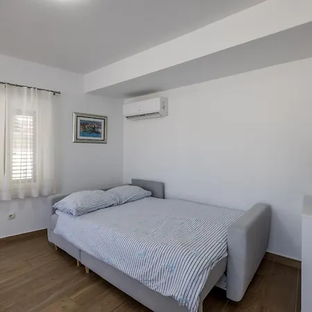 Apartman Sara *